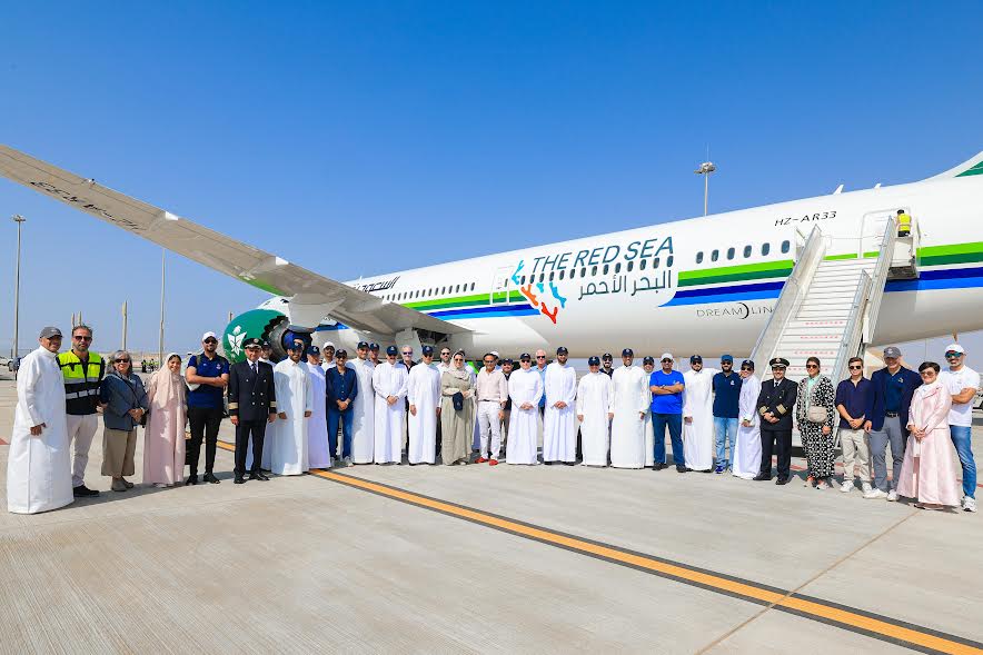 الخطوط السعودية تحتفي جوّاً برحلتها من الرياض إلى مطار البحر الأحمر الدولي 2