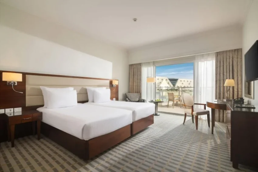 شتيجنبرجر بيراميدز أيقونة فندقية وإطلالة ساحرة على الأهرام والمتحف الكبير 