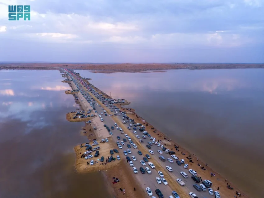 بالصور .. بحيرة العوشزية بعنيزة.. وجهة سياحية فريدة 